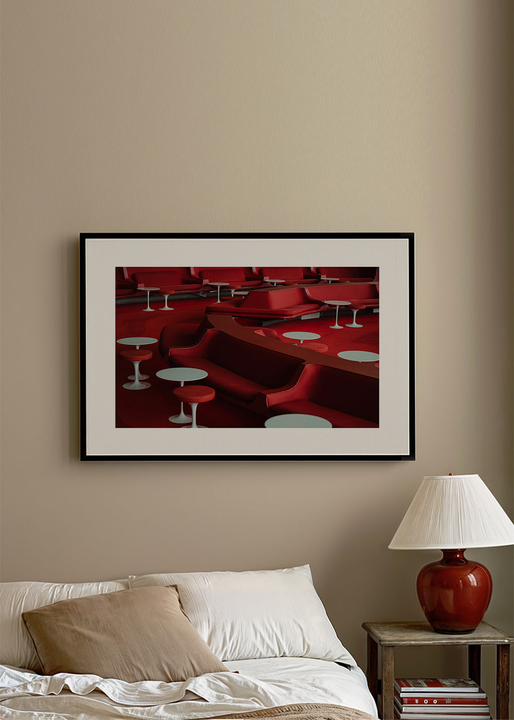 Fotografía lounge roja con asientos curvos – Product1
