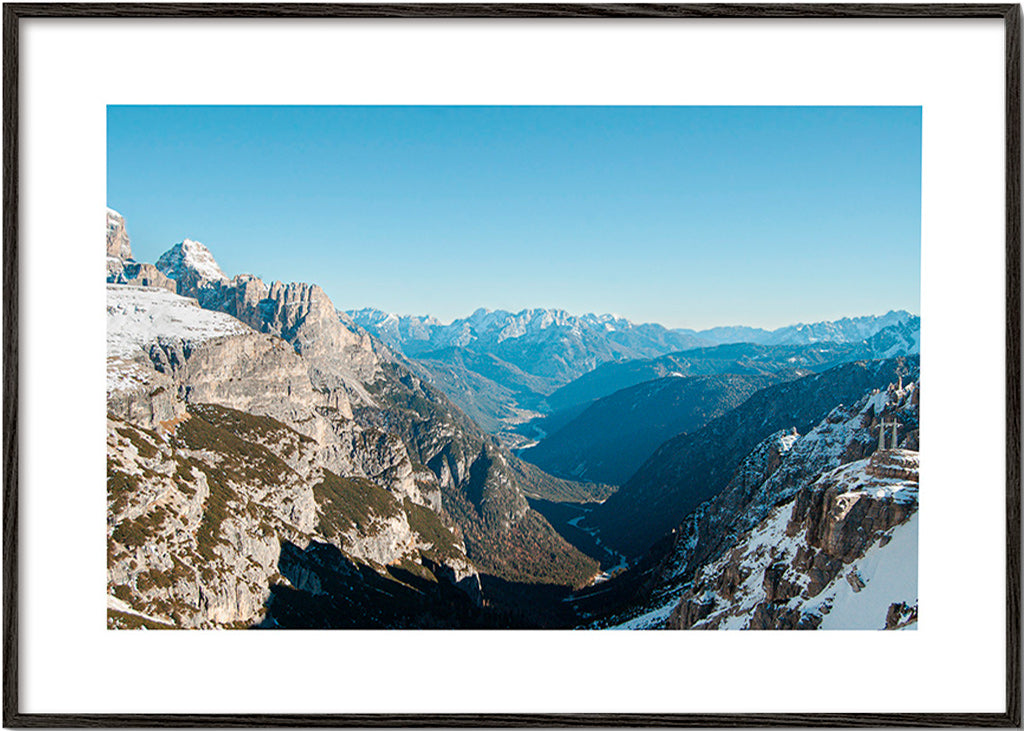 Cuadro de paisaje con vista de montaña nevada – Black Frame