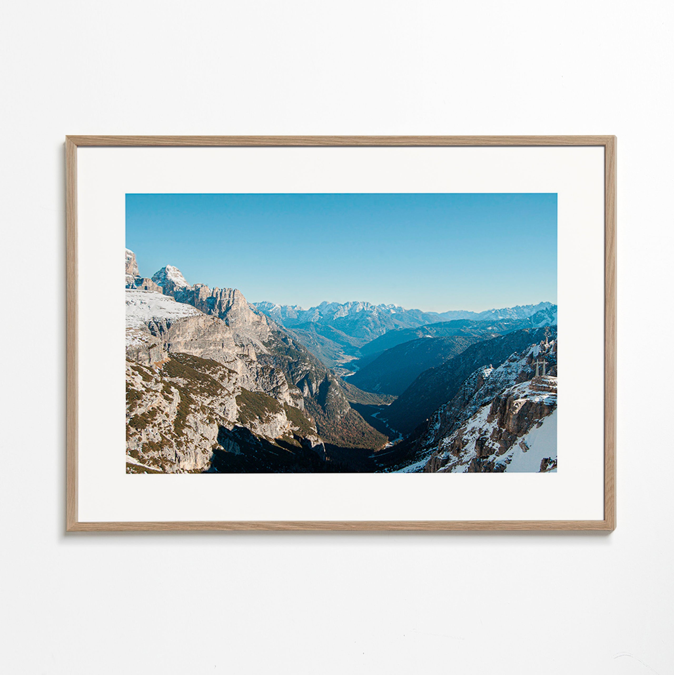 Cuadro de paisaje con vista de montaña nevada – Oak Frame