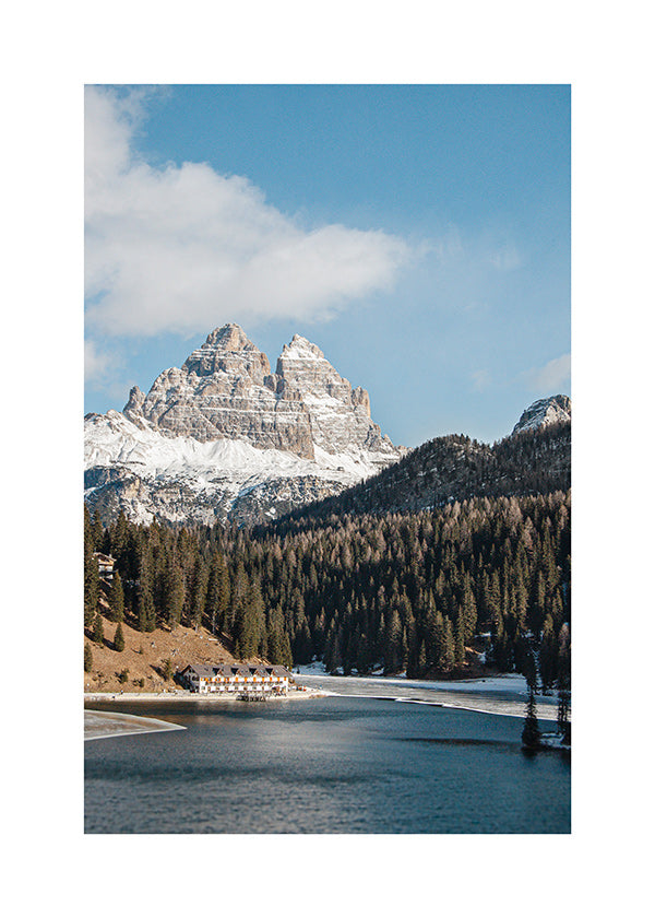 Cuadro de paisaje: lago y picos nevados