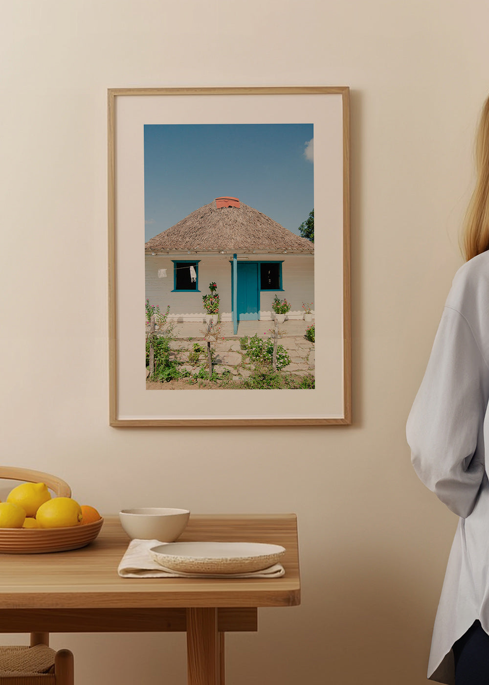 Cuadro de paisaje con casa y puerta azul – Product1