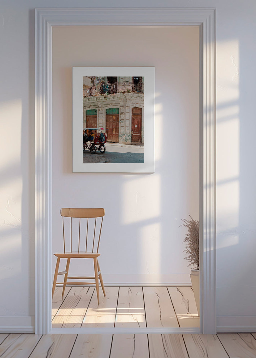 Cuadro de ciudades con fachada habanera y triciclo – Canvas