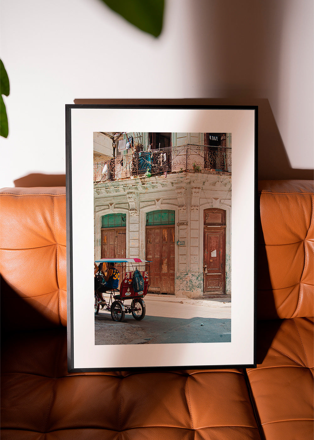 Cuadro de ciudades con fachada habanera y triciclo – Product3