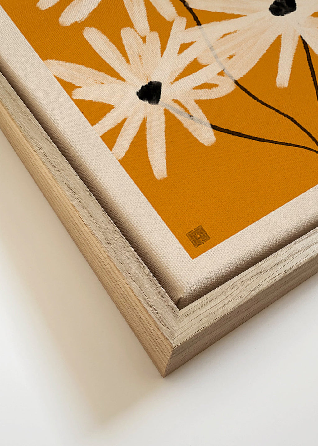 Lámina botánica de margaritas sobre fondo mostaza – Canvas detail