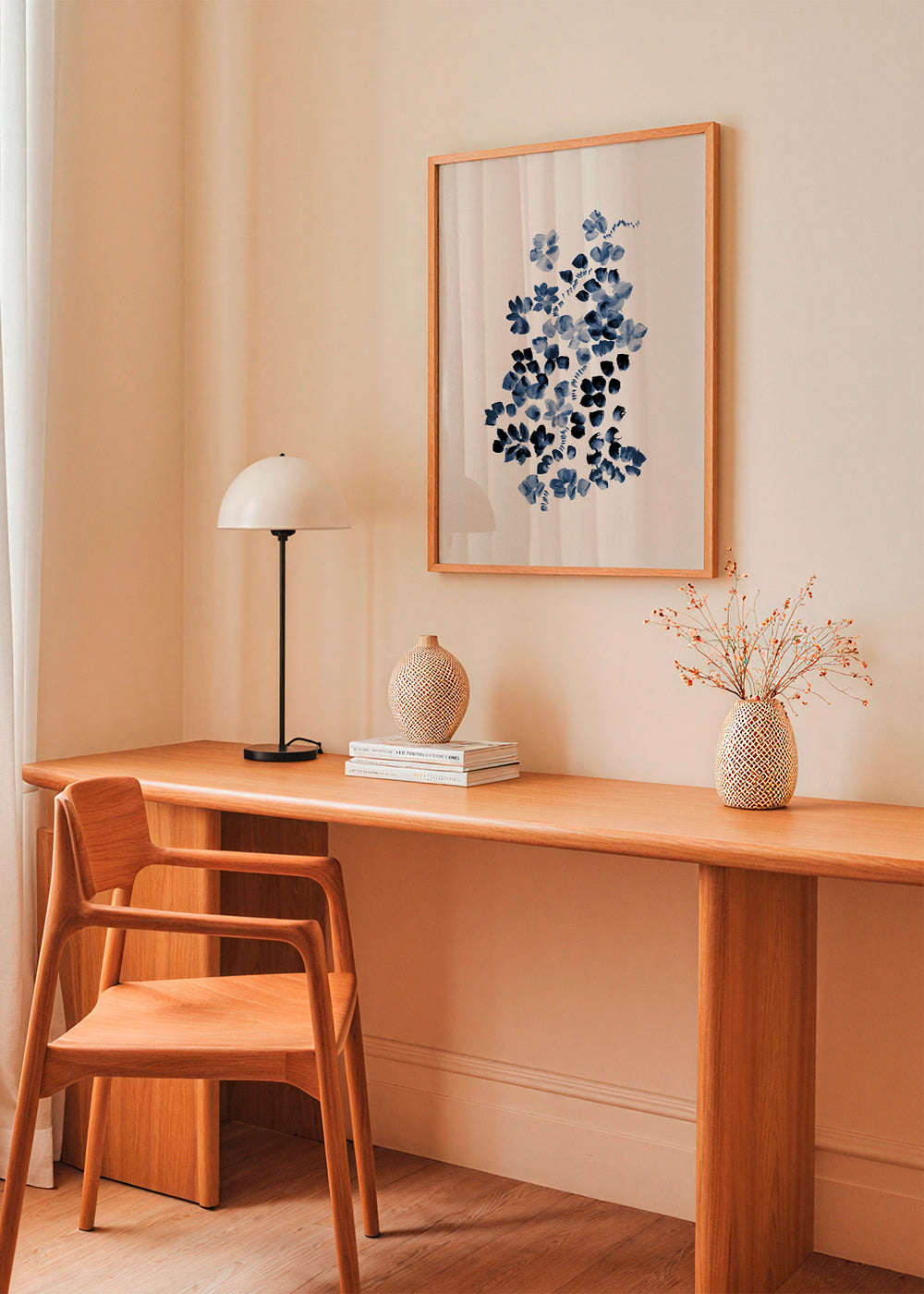 Lámina botánica en azul sobre fondo beige – Product3