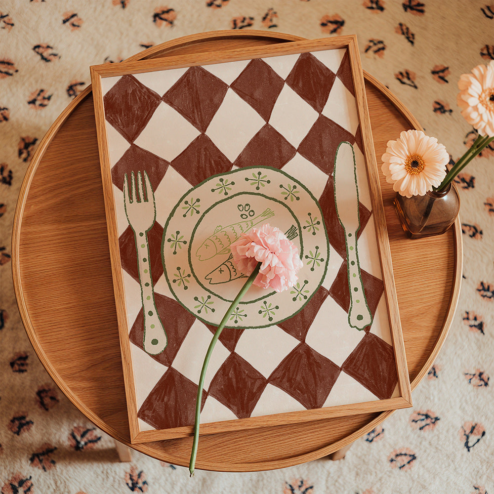 Cuadro de cocina con plato de pescado y mantel de rombos – Product2