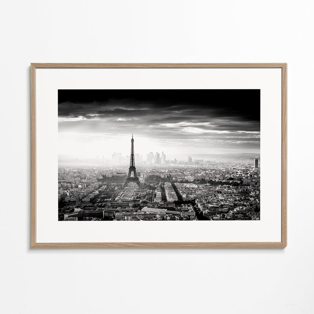 Cuadro de ciudades: París y la Torre Eiffel en blanco y negro – Oak Frame