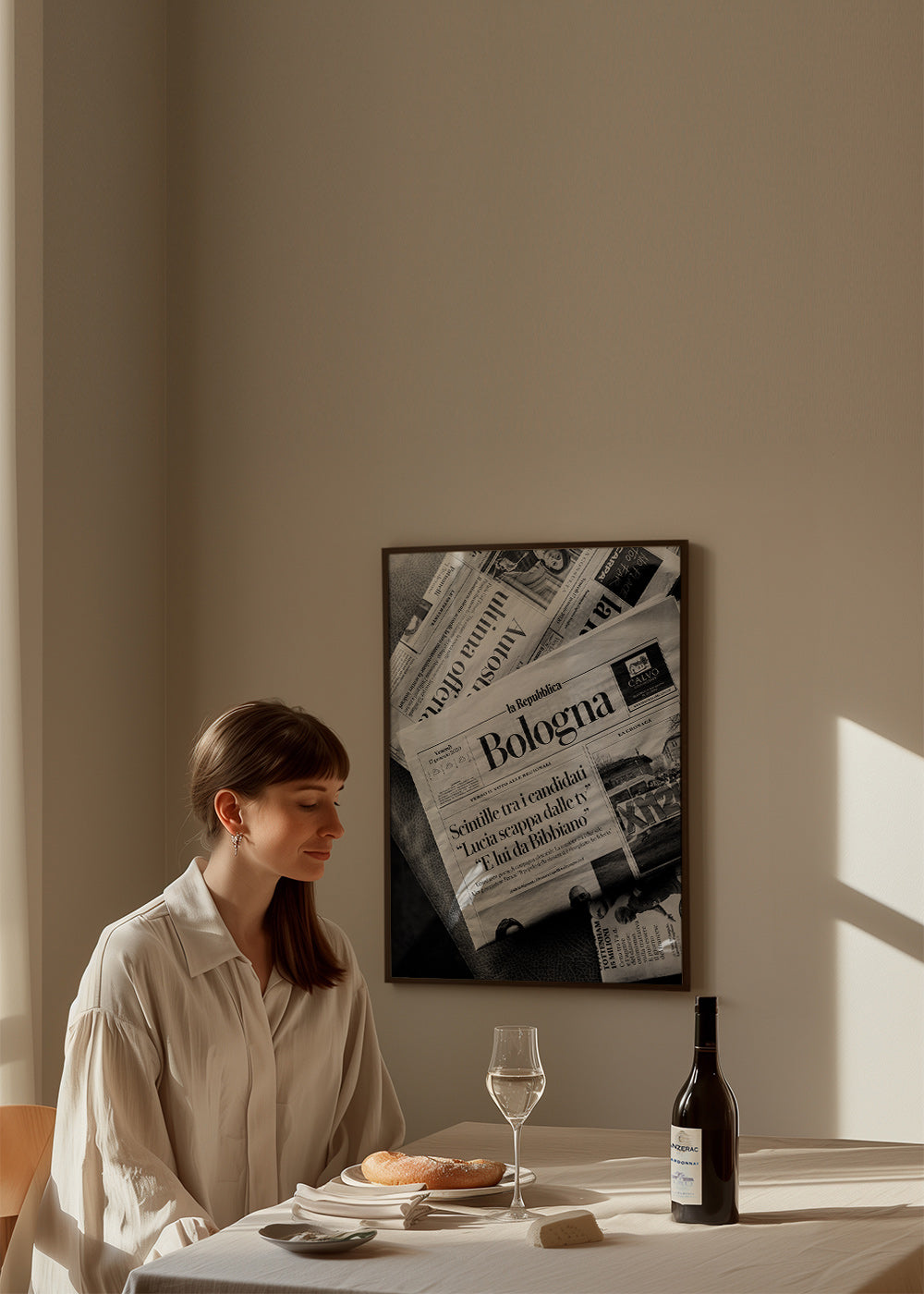 Cuadro de ciudades con portada de periódico en blanco y negro – Product3