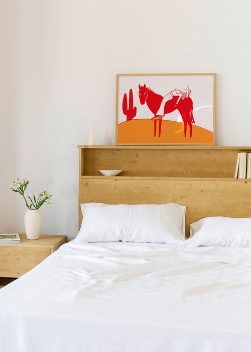 Cuadro cowgirl descansando sobre caballo rojo – Product1