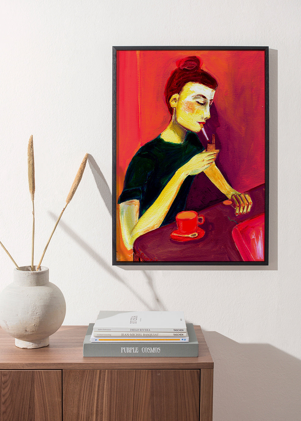 Ilustración de mujer fumando con taza roja – Product2