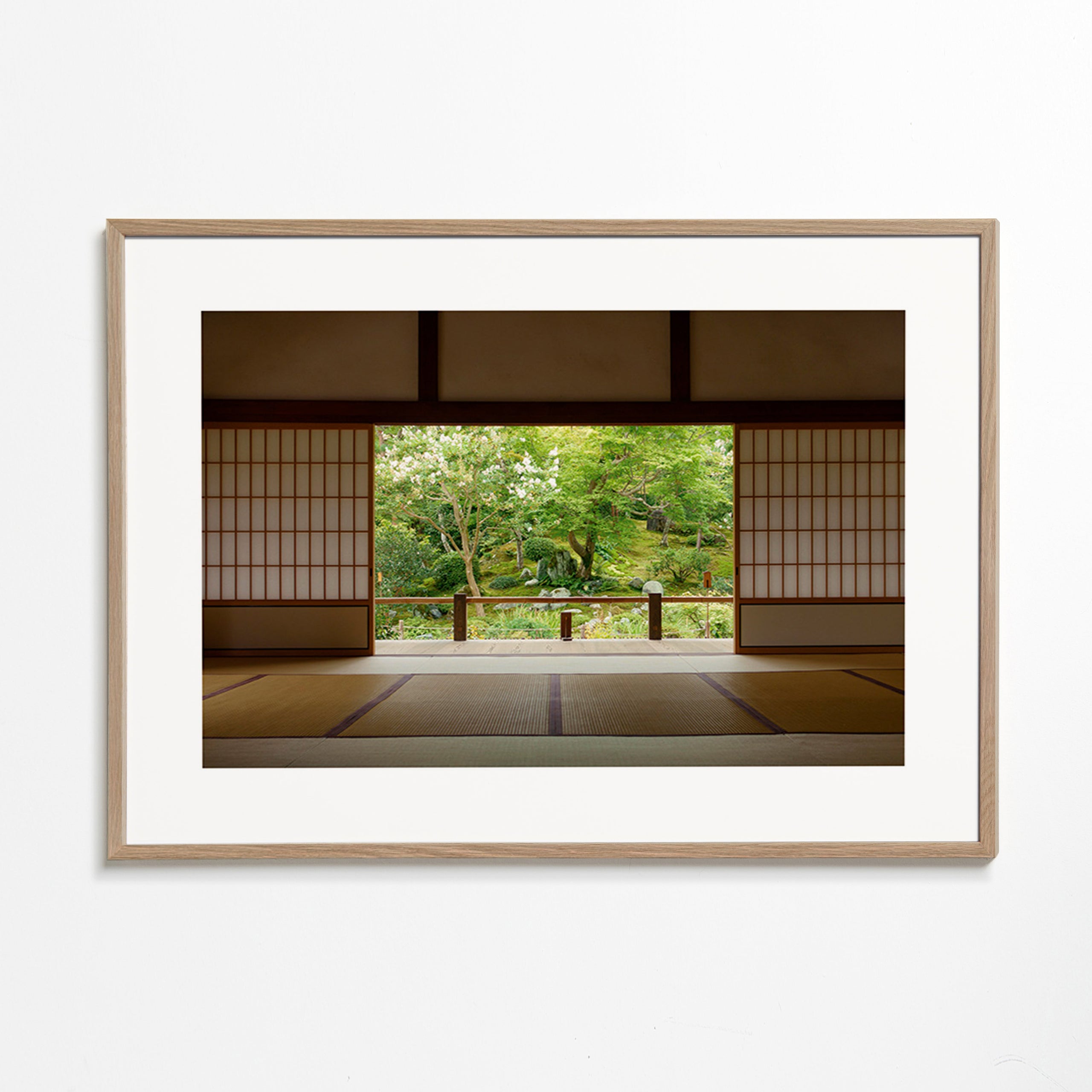 Diseño relajante con jardín japonés desde el interior – Oak Frame