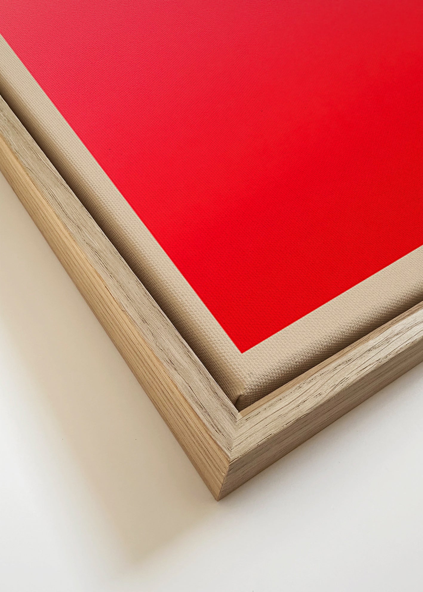 Cuadro abstracto en degradado rojo con firma minimal – Canvas detail