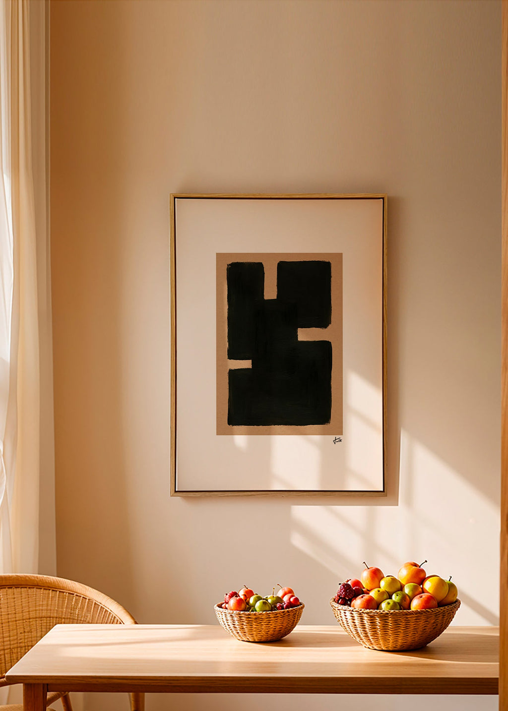 Cuadro abstracto con formas negras sobre papel kraft – Canvas1