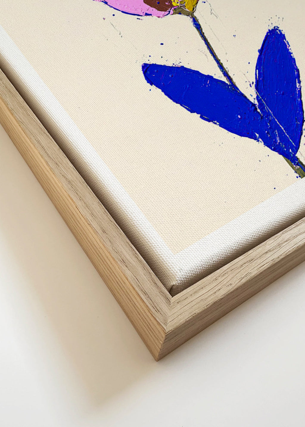 Lámina botánica con flor violeta y hoja azul – Canvas detail