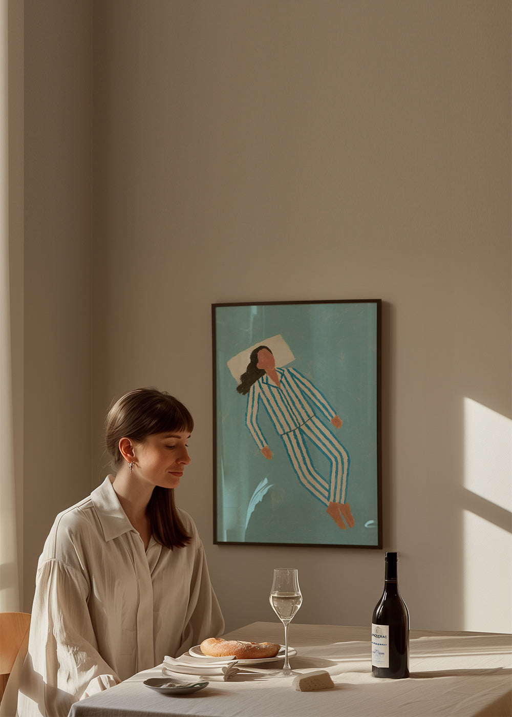 Ilustración mujer en pijama a rayas – Product1