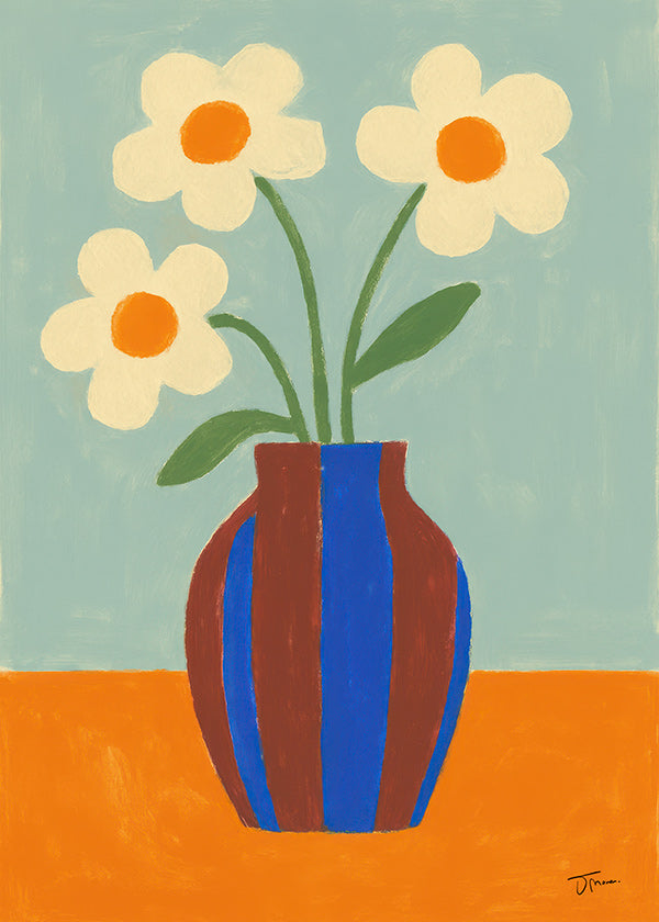 Lámina botánica con jarrón rayado y flores crema