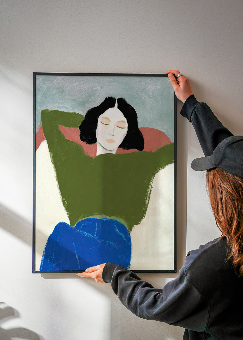 Ilustración reclinada con suéter verde – Product3