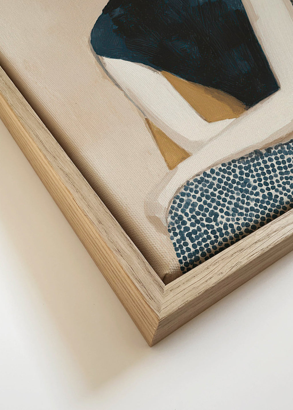 Ilustración femenina con cuello alto y gesto sereno – Canvas detail