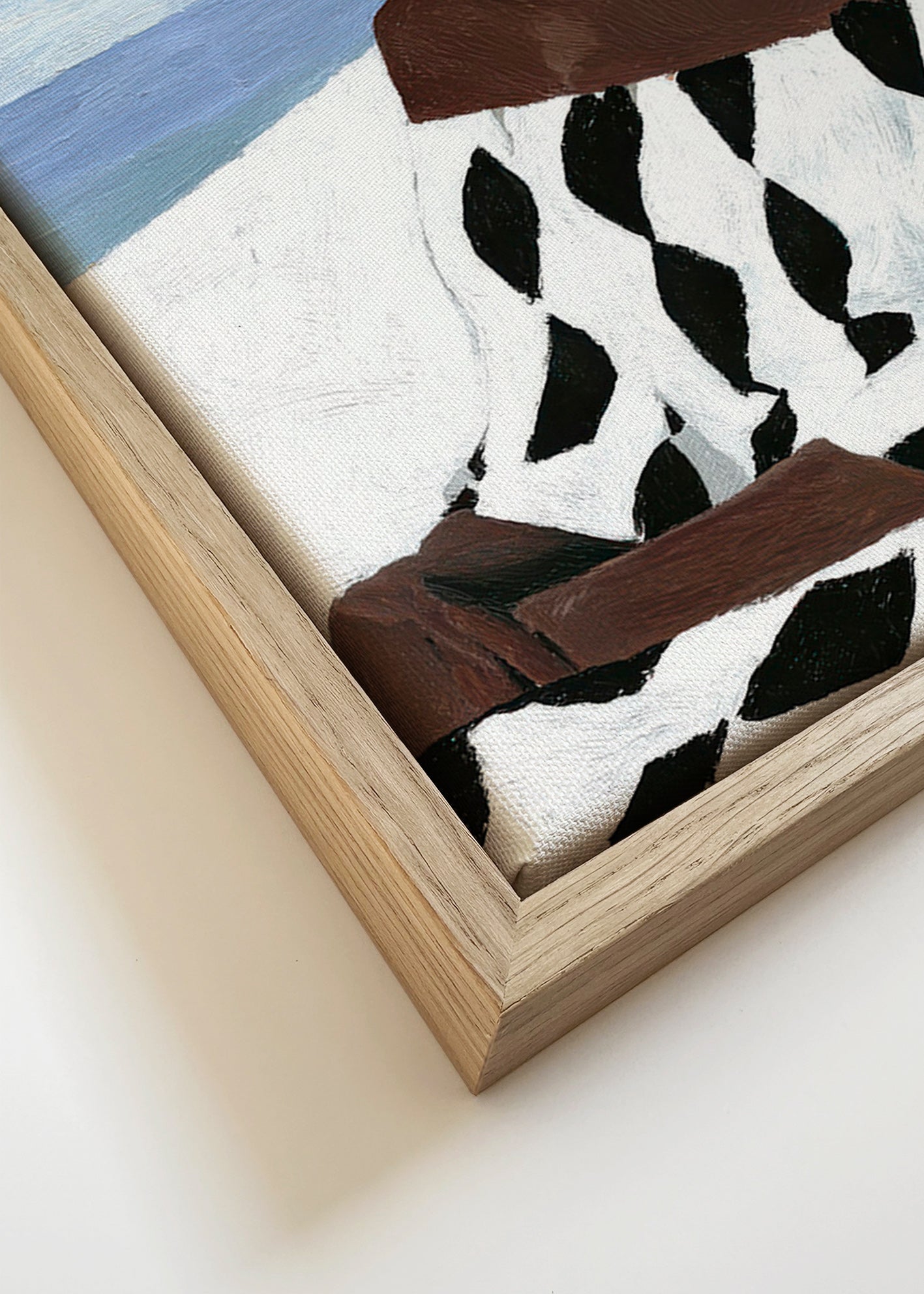 Ilustración de mujer junto al mar con vestido geométrico – Canvas detail