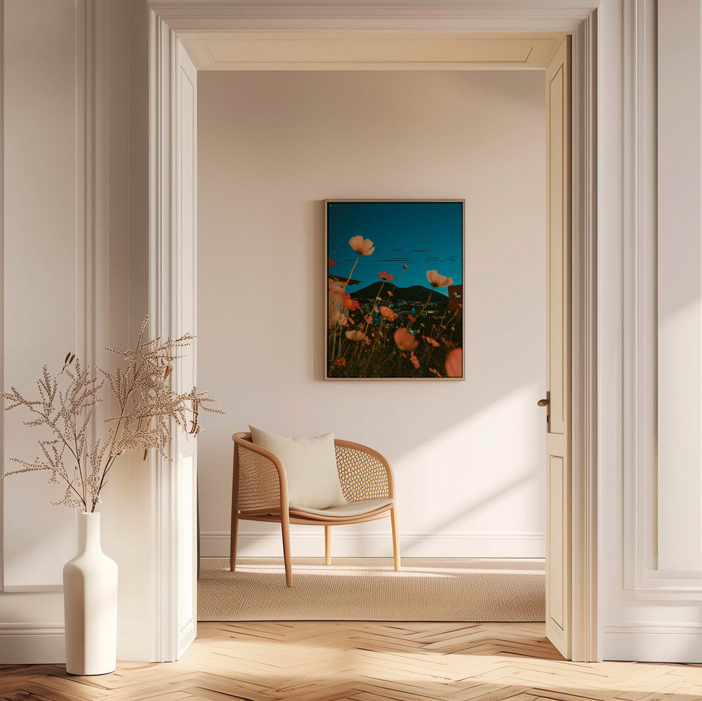 Lámina botánica con flores sobre ciudad al atardecer – Canvas1