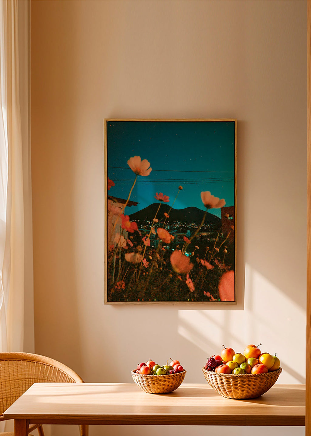 Lámina botánica con flores sobre ciudad al atardecer – Canvas2