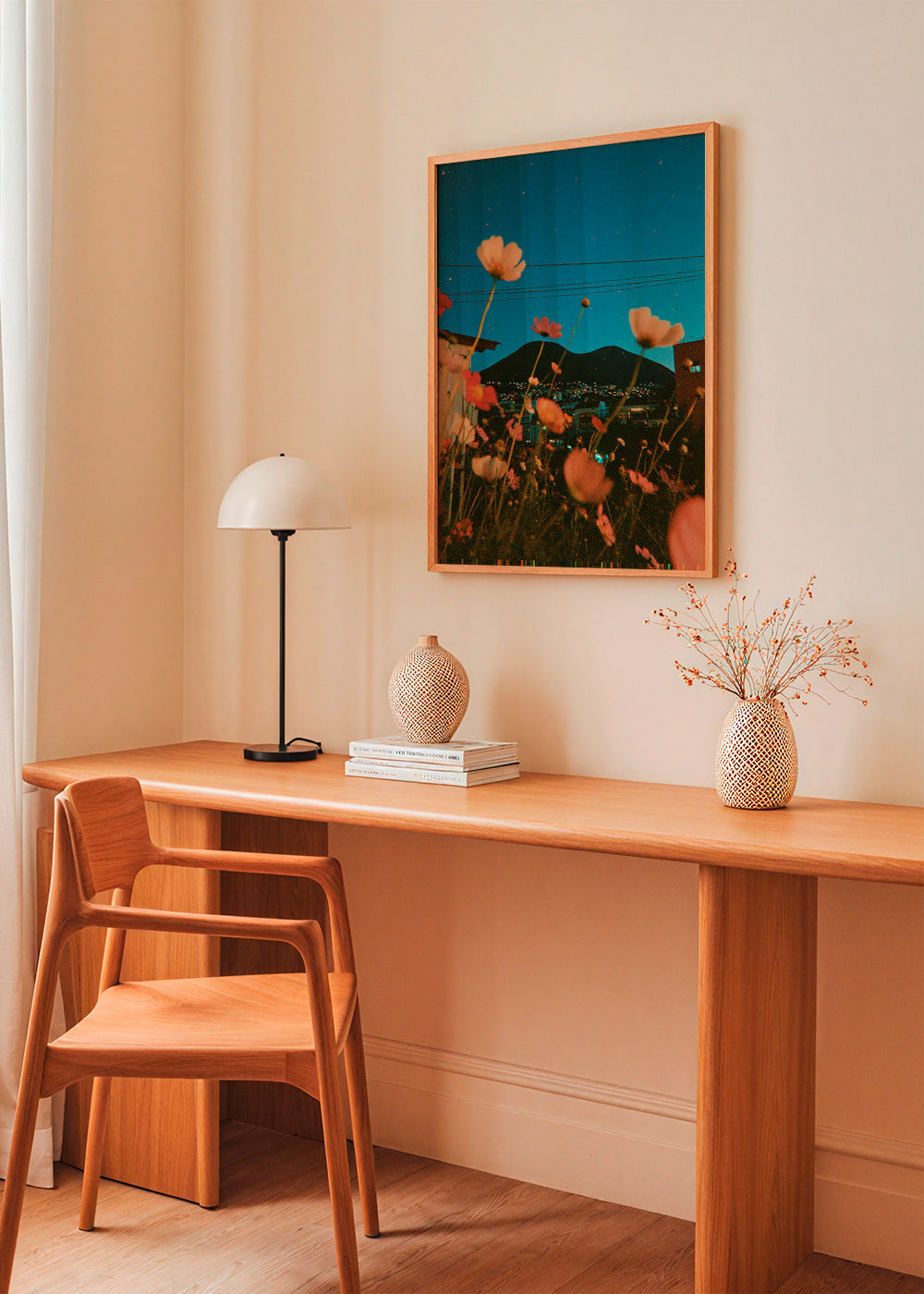Lámina botánica con flores sobre ciudad al atardecer – Product3
