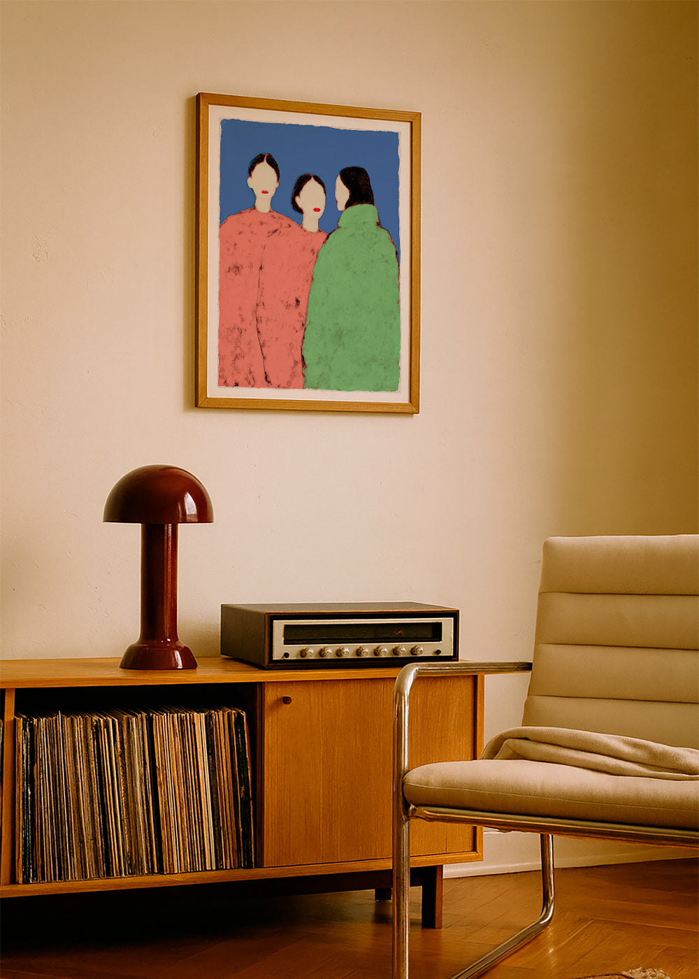 Ilustración de tres figuras estilizadas sobre fondo azul – Product2