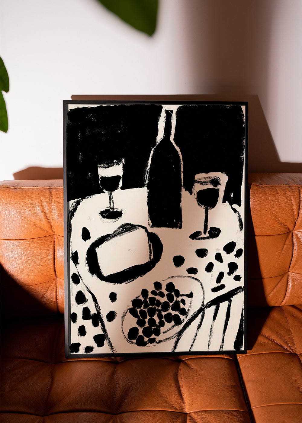 Cuadro de cocina con botella y uvas en monocromo – Product1