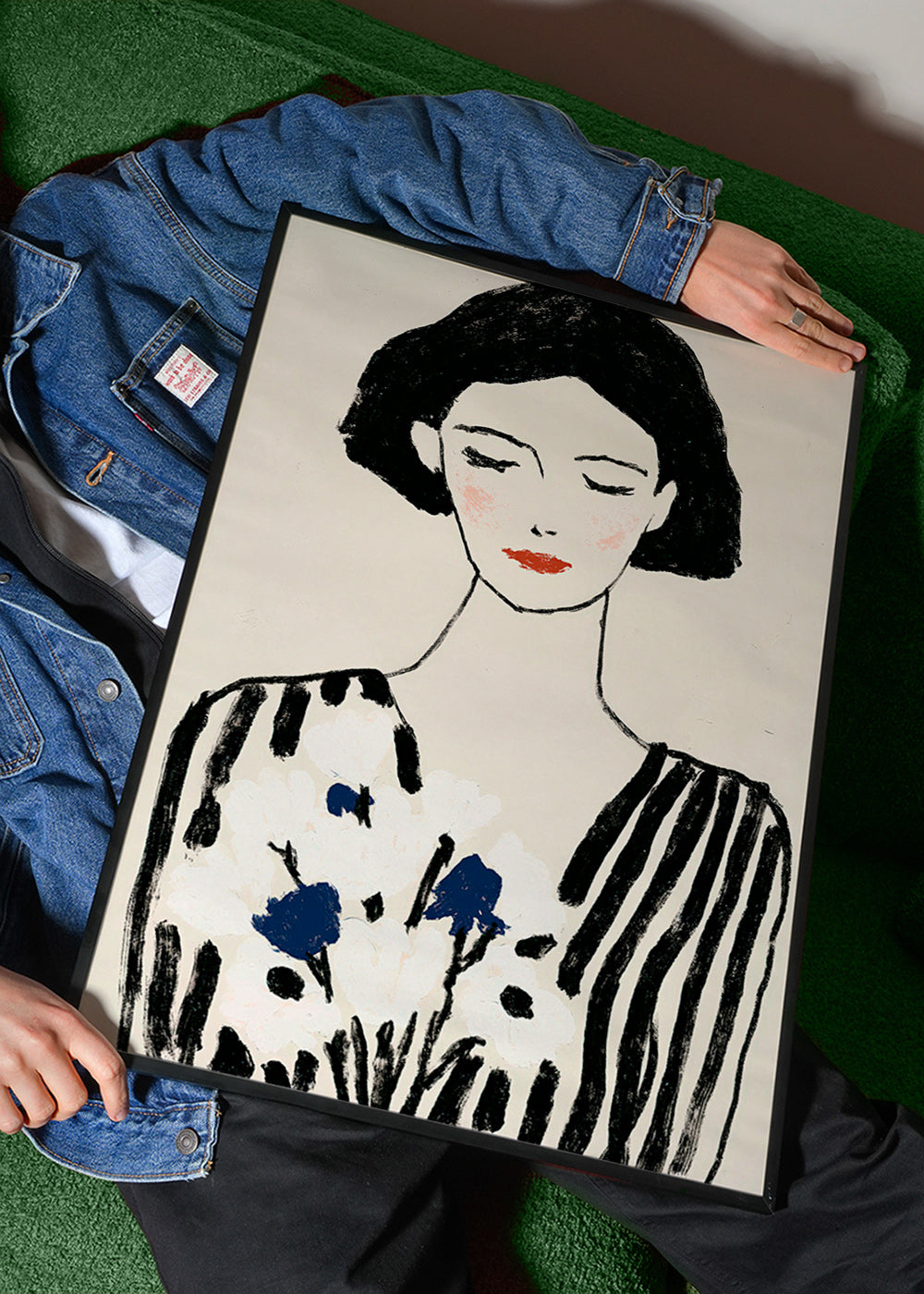 Ilustración: retrato femenino con flores y líneas – Product2
