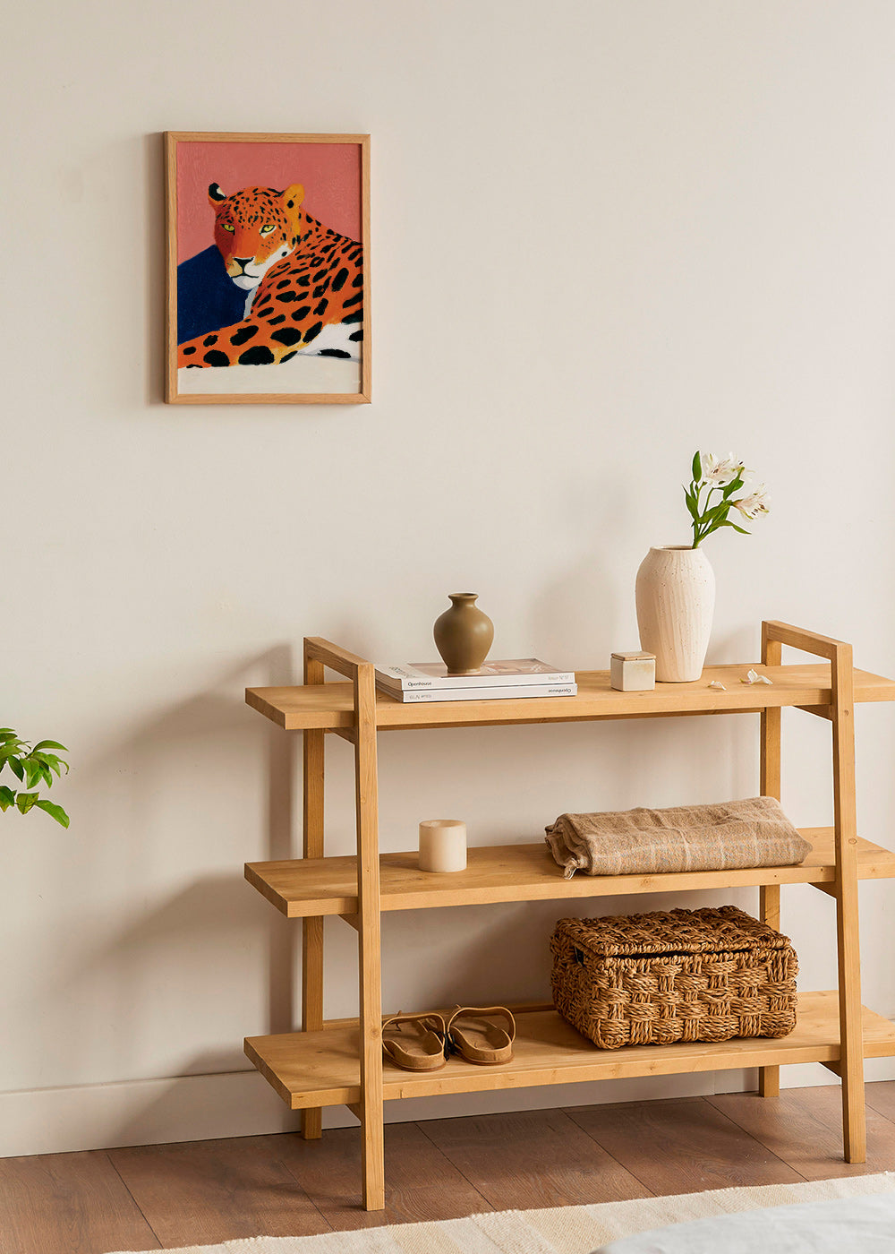 Cuadro leopardo acostado sobre fondo rosa – Product1