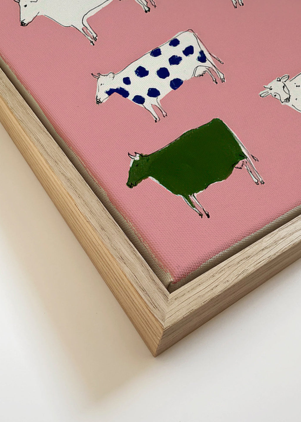Cuadro de vacas ilustradas sobre fondo rosa – Canvas detail