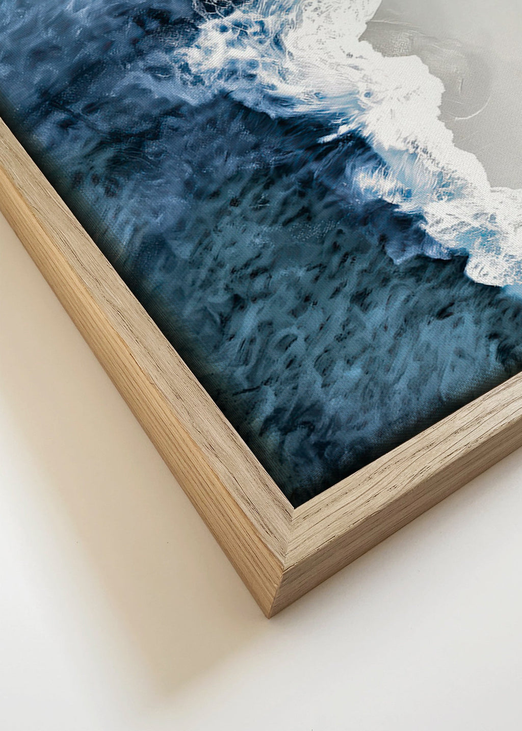 Cuadro de paisaje con oleaje aéreo y espuma gráfica – Canvas detail