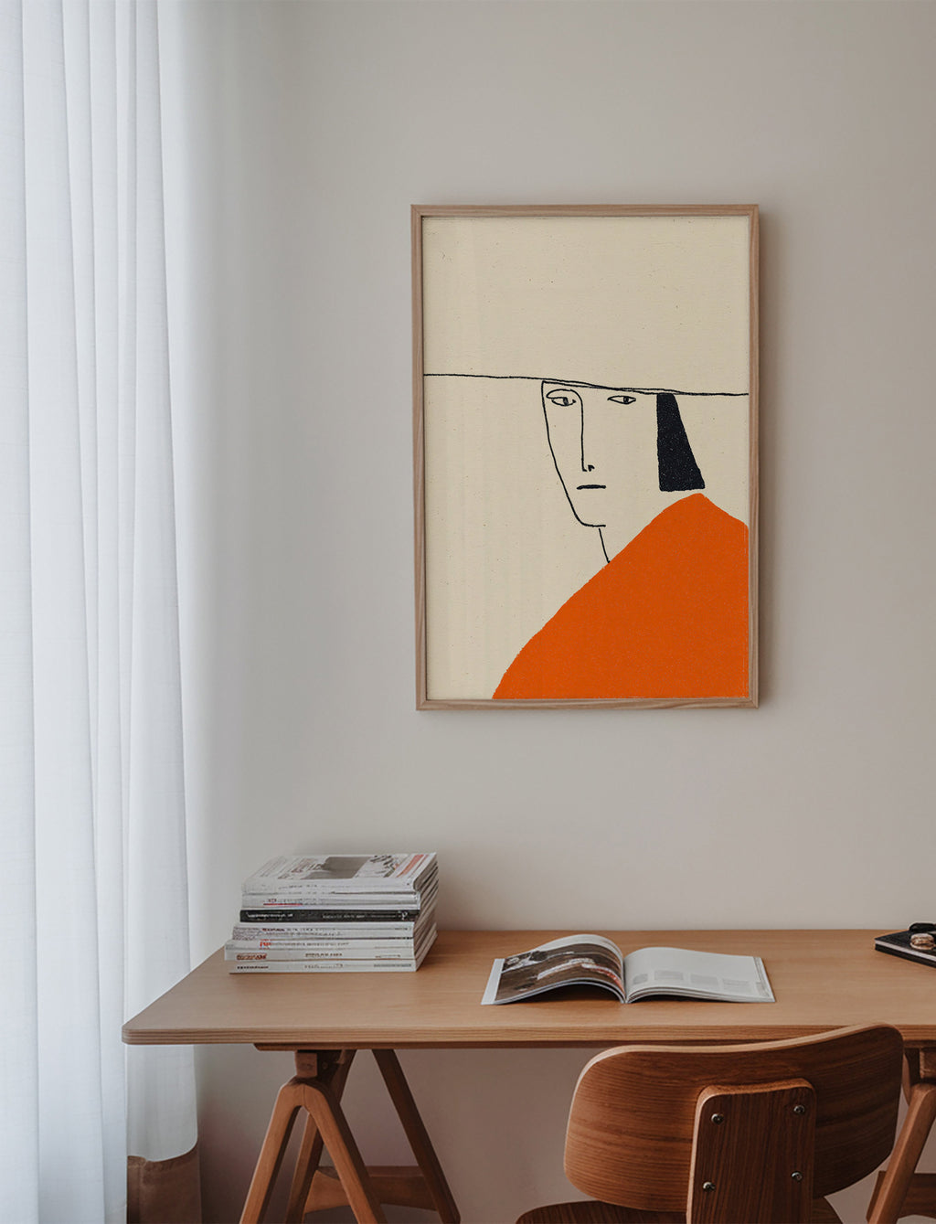 Ilustración minimal con capa naranja – Product3