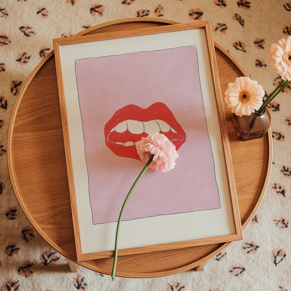 Ilustración de labios rojos sobre fondo rosa – Product1