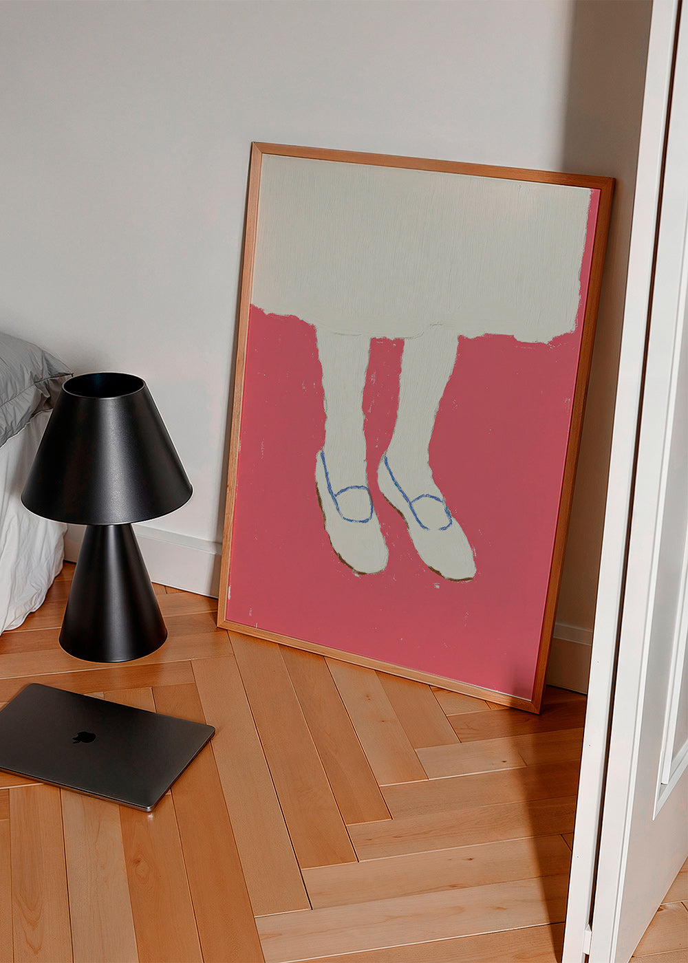 Ilustración de piernas con zapatillas rosas – Product1
