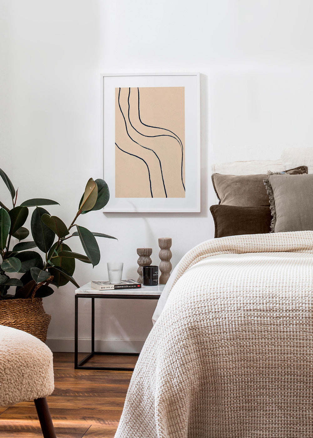 Cuadro minimalista de líneas fluidas sobre fondo beige – Product1