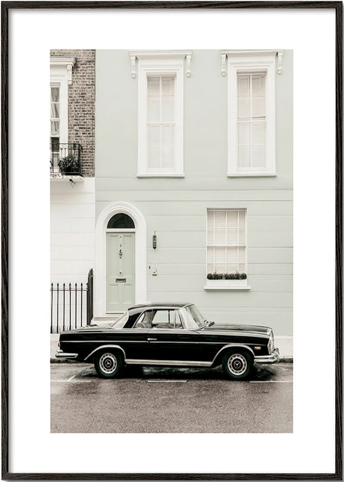 Cuadro vintage coche clásico en fachada urbana – Black Frame