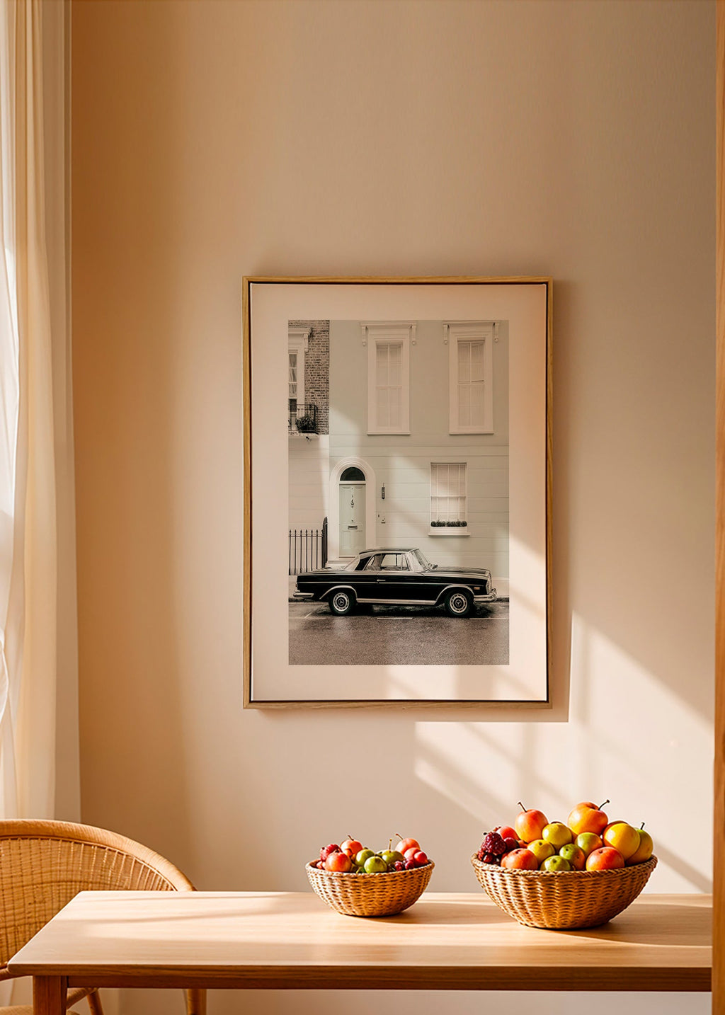 Cuadro vintage coche clásico en fachada urbana – Canvas1