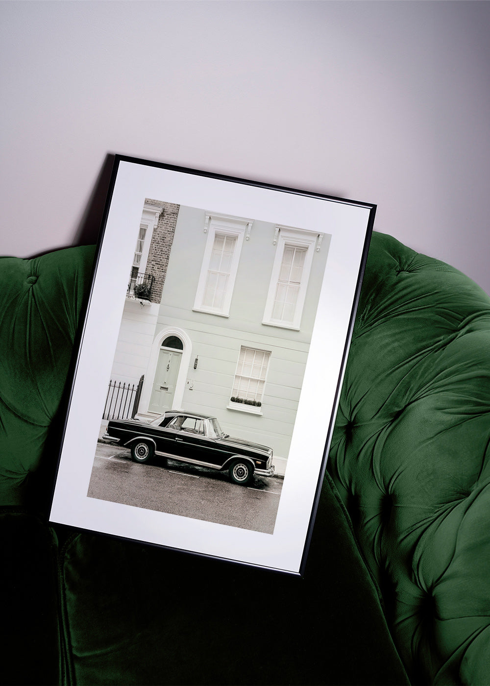 Cuadro vintage coche clásico en fachada urbana – Product3