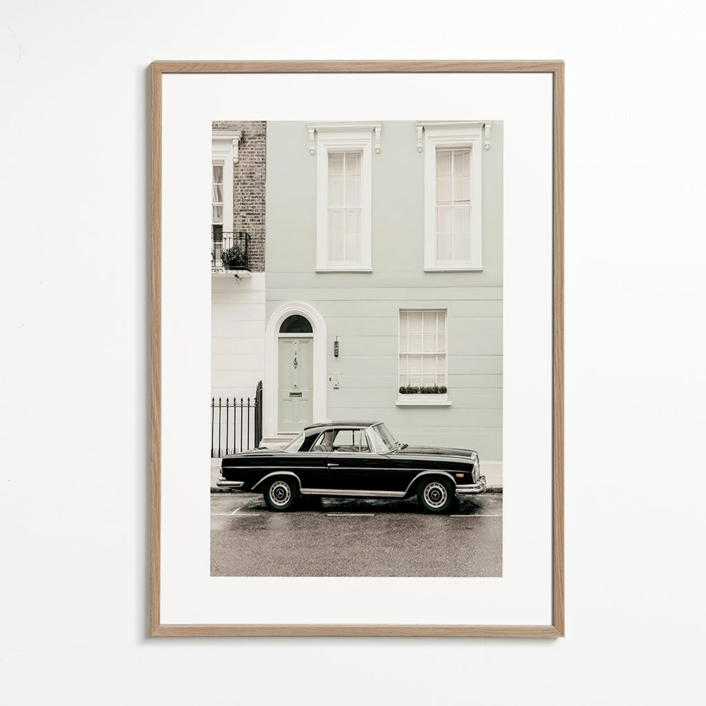 Cuadro vintage coche clásico en fachada urbana – Oak Frame