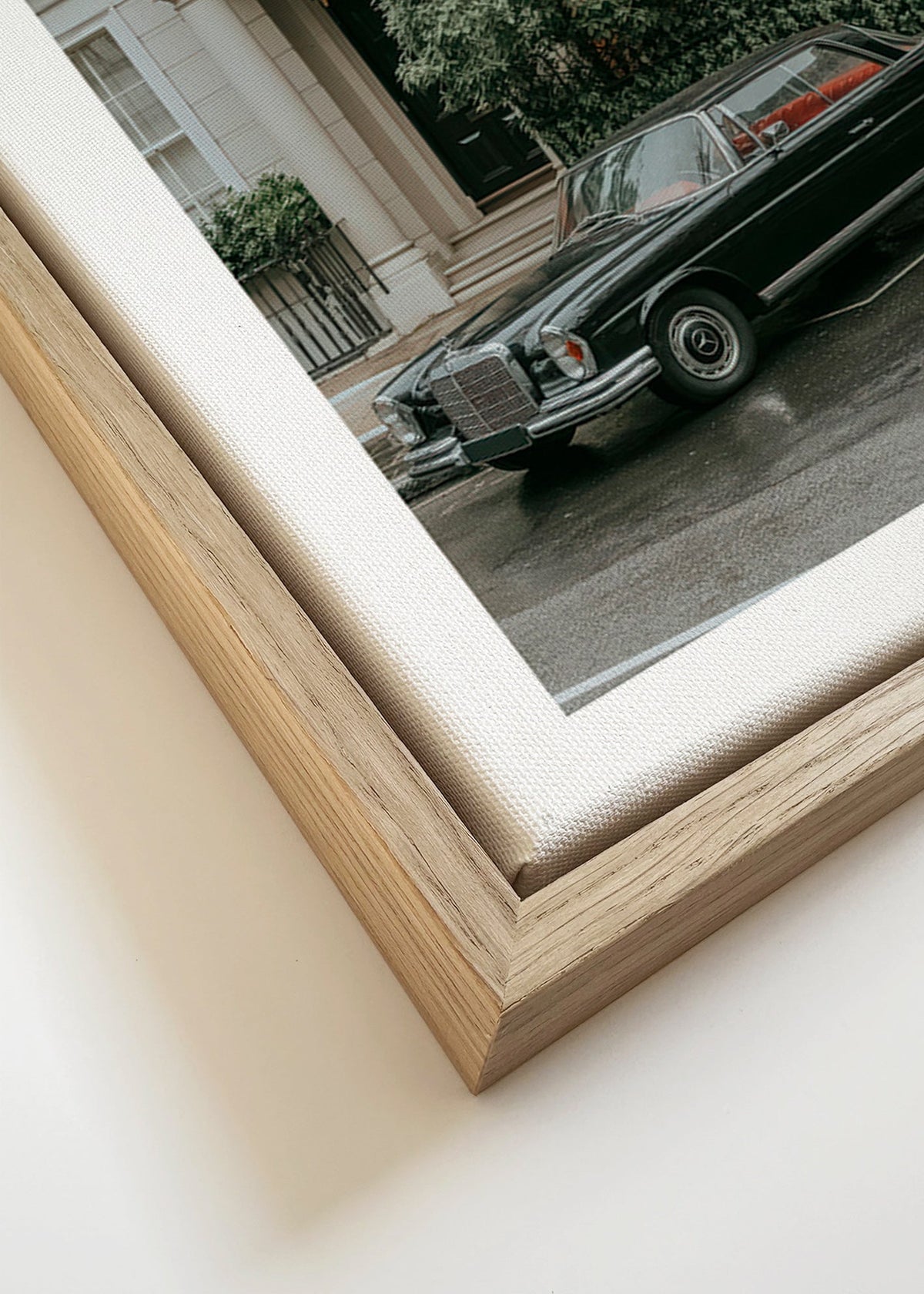 Fotografía urbana con coche clásico – Canvas detail