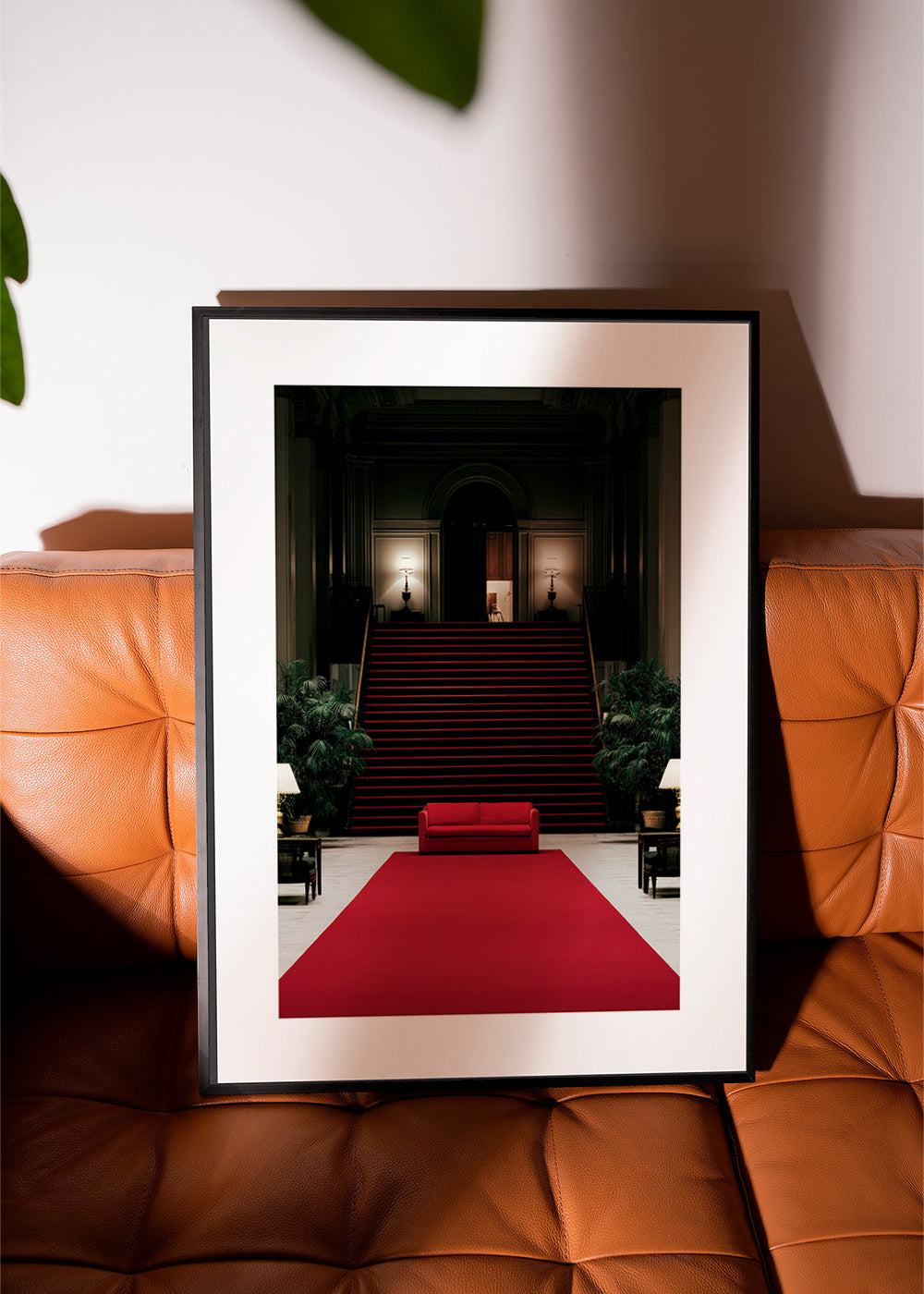 Fotografía de escalera con alfombra roja – Product1