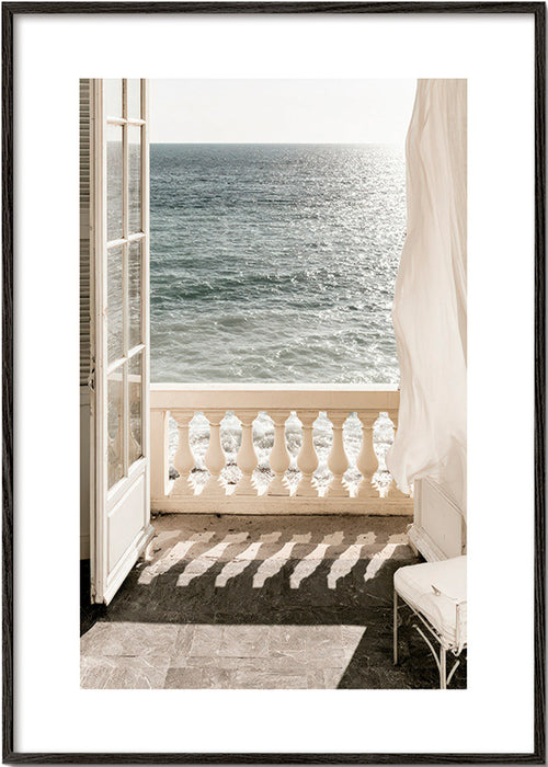 Cuadro de paisaje: balcón al mar con luz – Black Frame