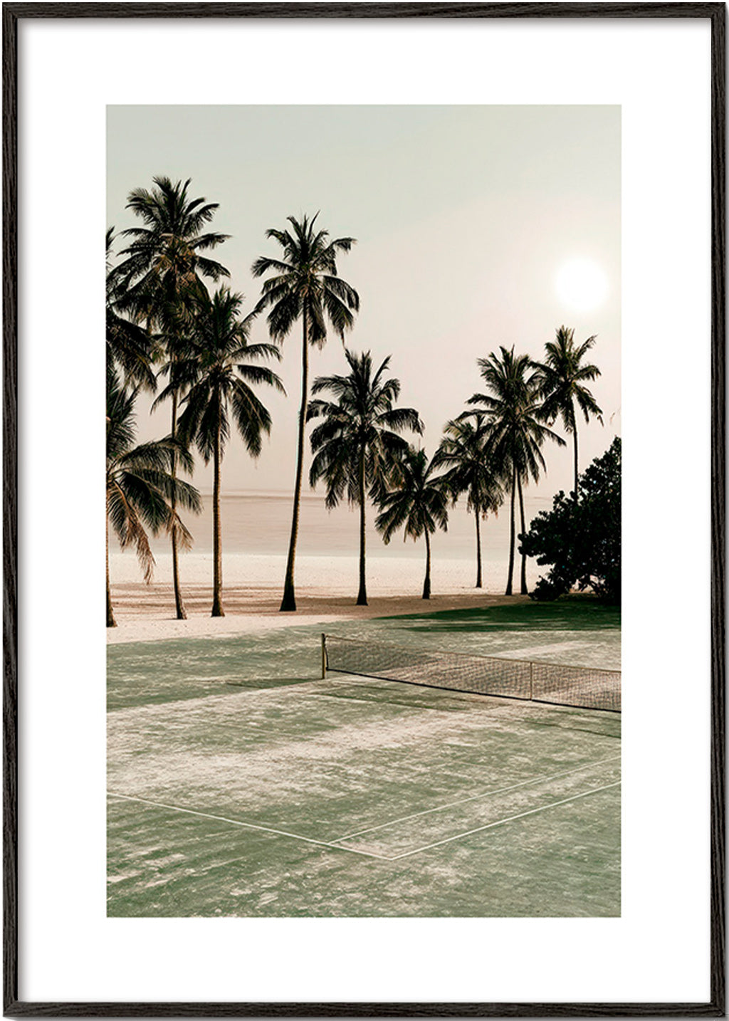 Cuadro de paisaje con palmeras y pista de tenis – Black Frame