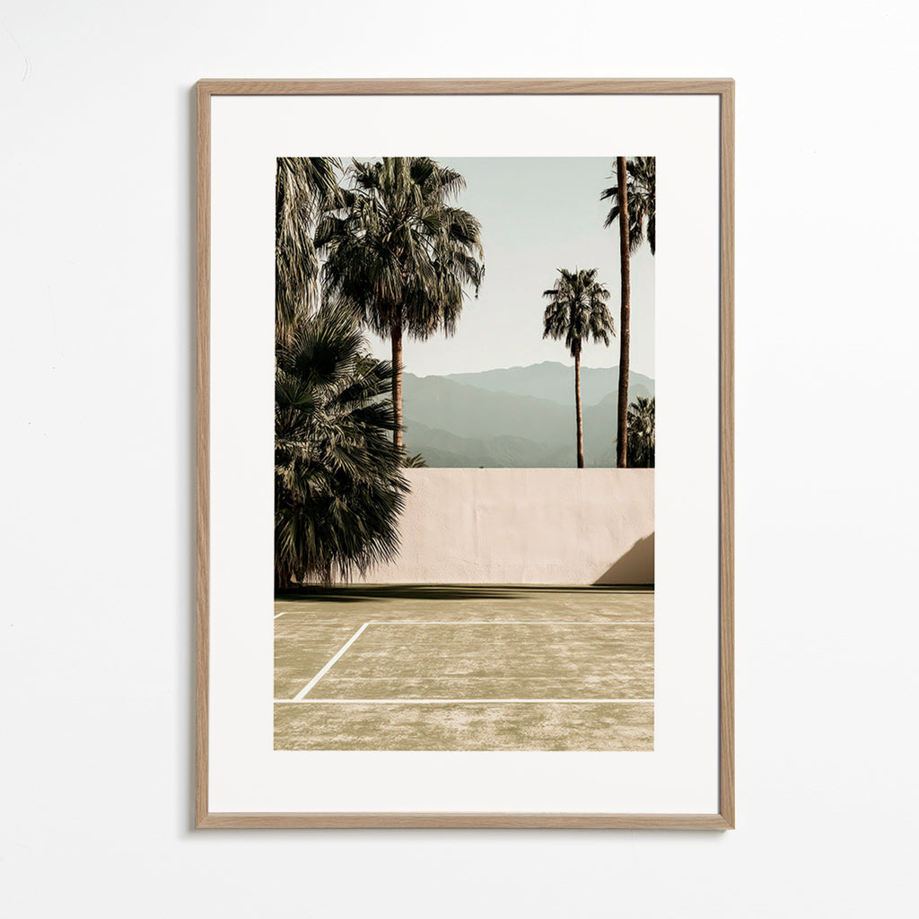 Cuadro de paisaje con palmeras y muro minimal – Oak Frame