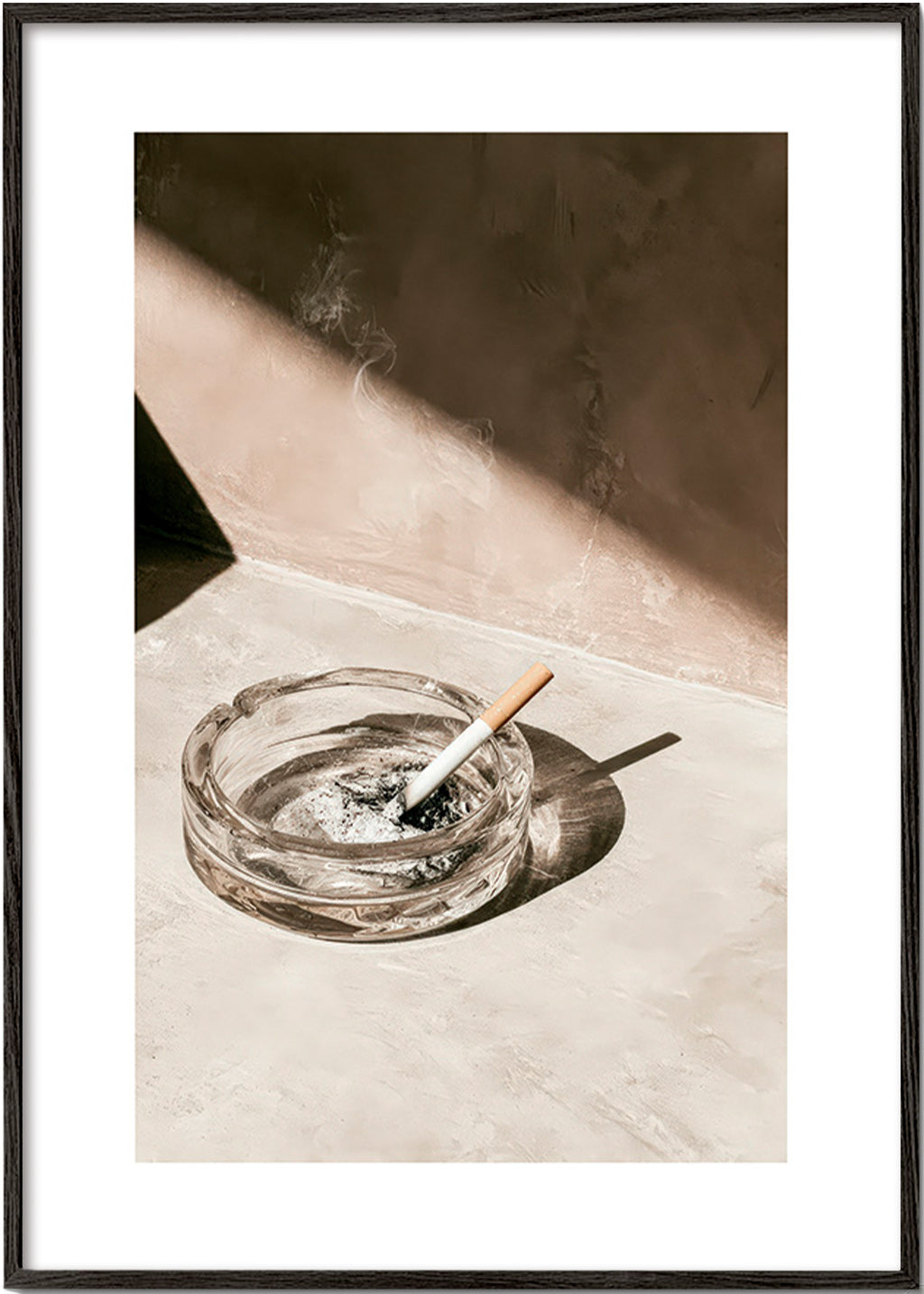 Cuadro de cocina con cenicero en luz natural – Black Frame