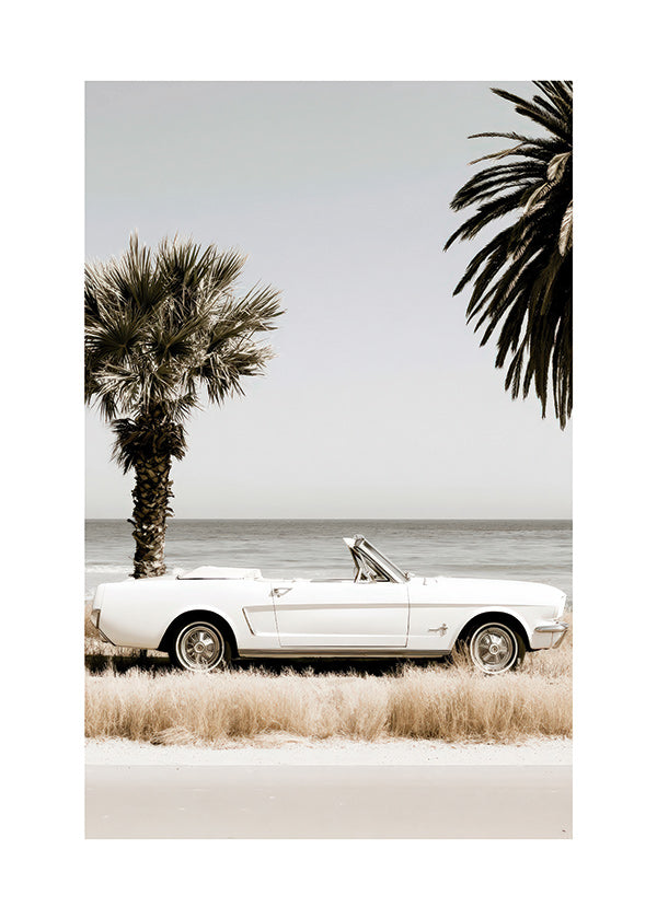 Fotografía de coche clásico junto al mar