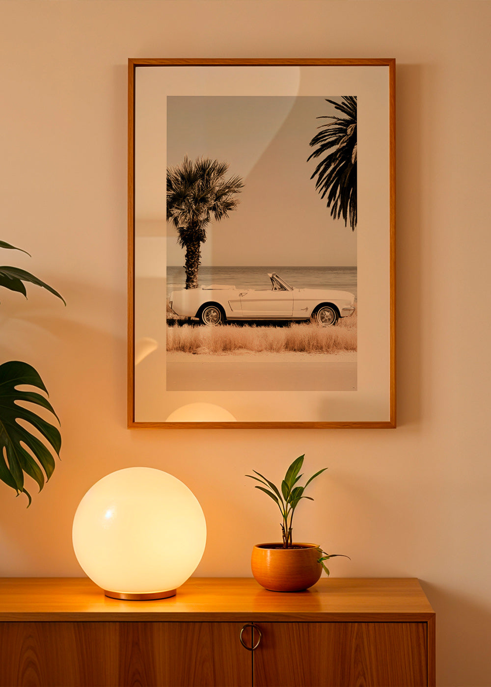 Fotografía de coche clásico junto al mar – Product1