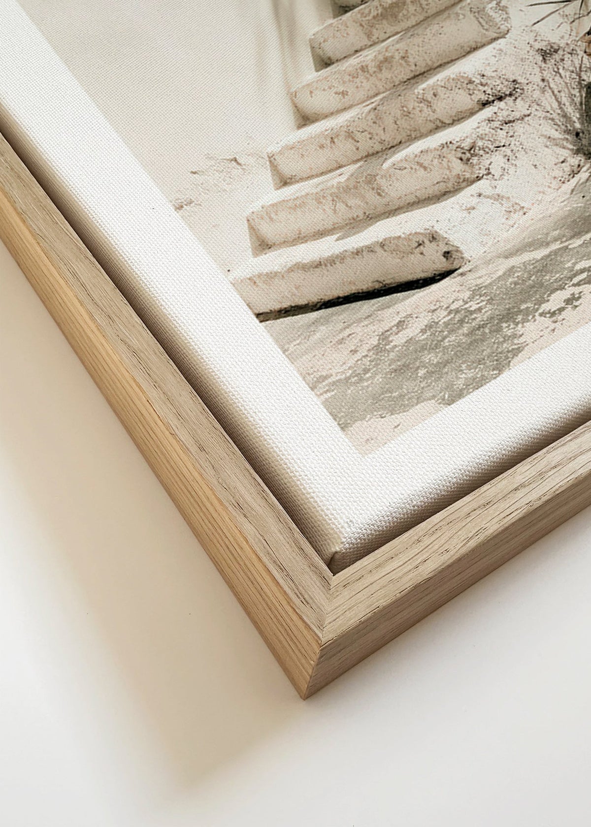 Fotografía de escalera blanca con maceta – Canvas detail