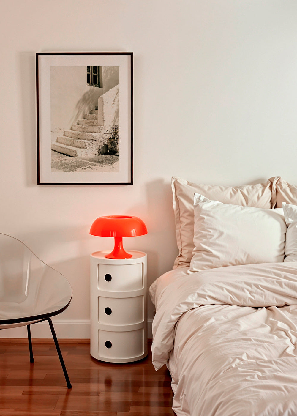 Fotografía de escalera blanca con maceta – Product3